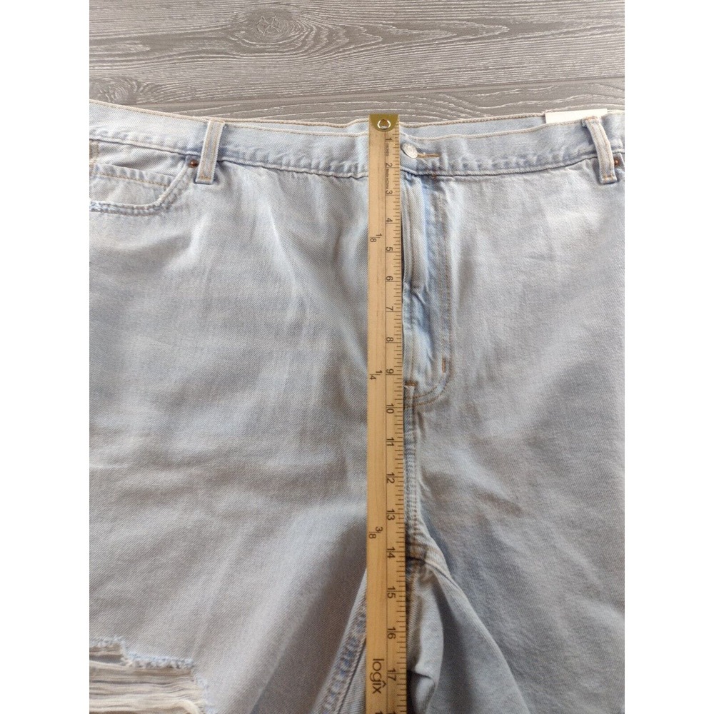 Old Navy Distressed Jean Shorts - Picture 5 of 10